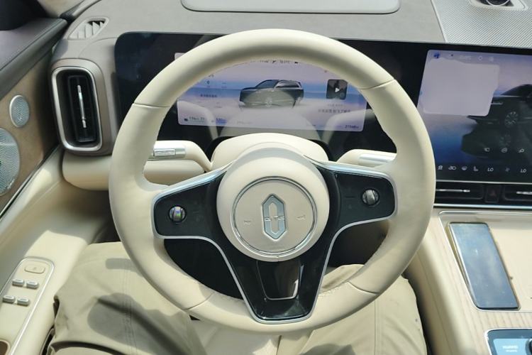 Used Hima AITO M9 2025 Extended-Range Ultra Version 52 kWh 6-Seater Steering Wheel