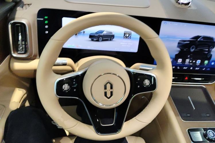 Used Hima AITO M9 2025 Extended-Range Ultra Version 52 kWh 6-Seater Steering Wheel