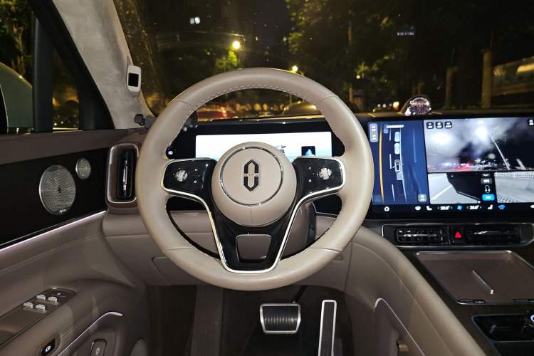 Used Hima AITO M9 2025 Extended-Range Ultra Version 52 kWh 5-Seater Edition Steering Wheel