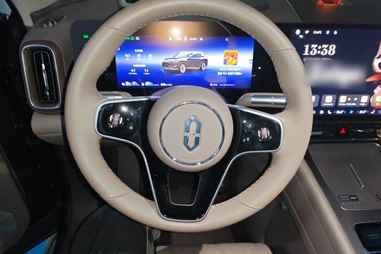 Used Hima AITO M9 2025 Extended-Range Max Version 52 kWh 5-Seater Edition Steering Wheel