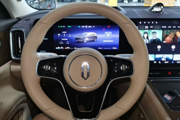 Used Hima AITO M9 2025 Extended-Range Ultra Version 52 kWh 6-Seater Steering Wheel