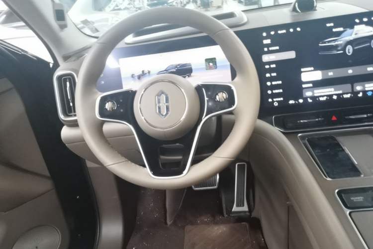 Used Hima AITO M9 2025 Extended-Range Ultra Version 52 kWh 5-Seater Edition Steering Wheel