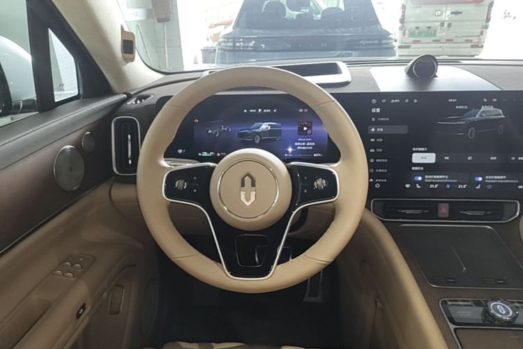 Used Hima AITO M9 2025 Extended-Range Ultra Version 52 kWh 6-Seater Steering Wheel