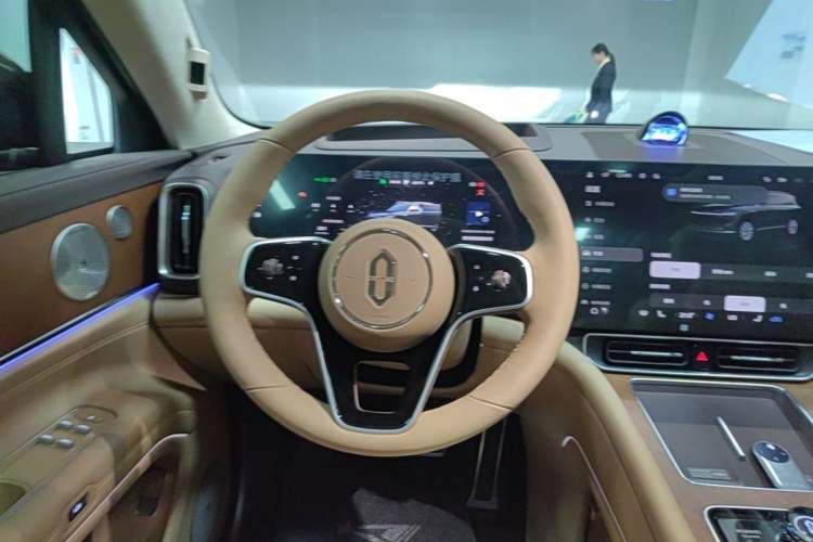 Used Hima AITO M9 2025 Extended-Range Ultra Version 52 kWh 6-Seater Steering Wheel