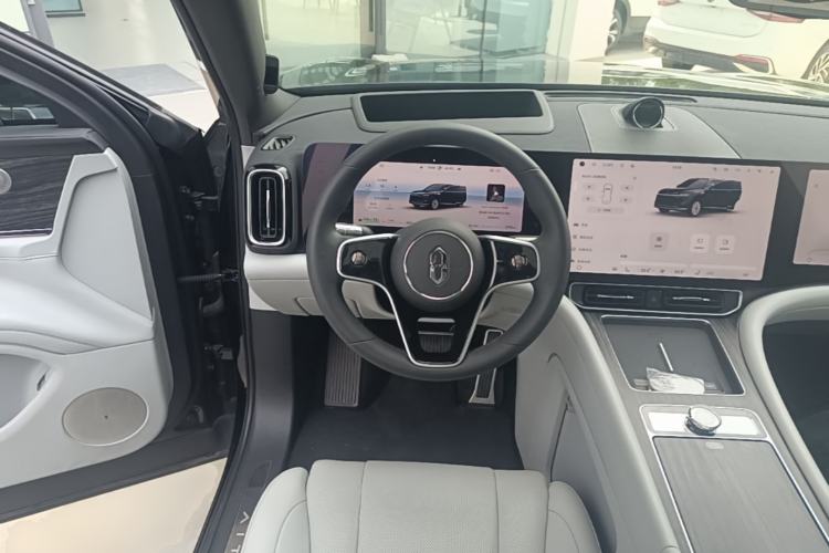 Used Hima AITO M9 2025 Extended-Range Ultra Version 52 kWh 5-Seater Edition Steering Wheel