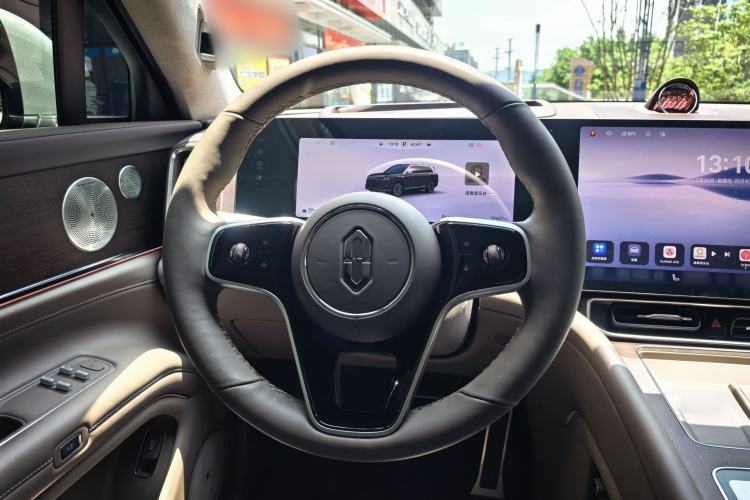Used Hima AITO M9 2025 Extended-Range Ultra Version 52 kWh 6-Seater Steering Wheel