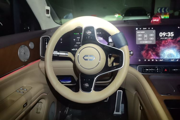 Used Hima AITO M9 2025 Extended-Range Ultra Version 52 kWh 5-Seater Edition Steering Wheel