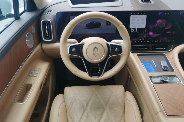 Used Hima AITO M9 2025 Extended-Range Ultra Version 52 kWh 5-Seater Edition Steering Wheel