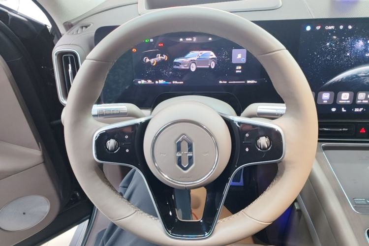 Used Hima AITO M9 2025 Extended-Range Ultra Version 52 kWh 6-Seater Steering Wheel