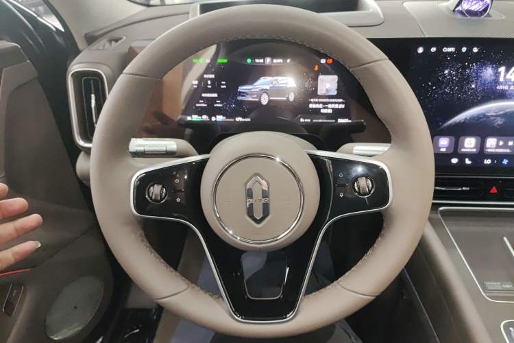 Used Hima AITO M9 2025 Extended-Range Ultra Version 52 kWh 6-Seater Steering Wheel
