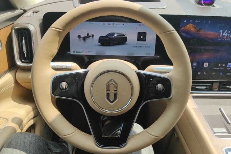 Used Hima AITO M9 2025 Extended-Range Ultra Version 52 kWh 6-Seater Steering Wheel
