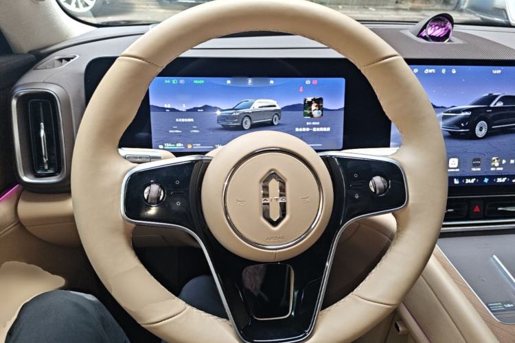 Used Hima AITO M9 2025 Extended-Range Ultra Version 52 kWh 6-Seater Steering Wheel