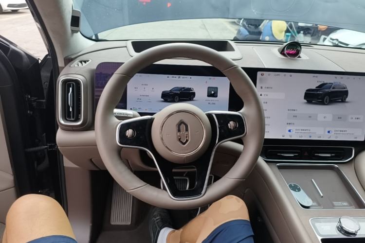 Used Hima AITO M9 2025 Extended-Range Ultra Version 52 kWh 6-Seater Steering Wheel