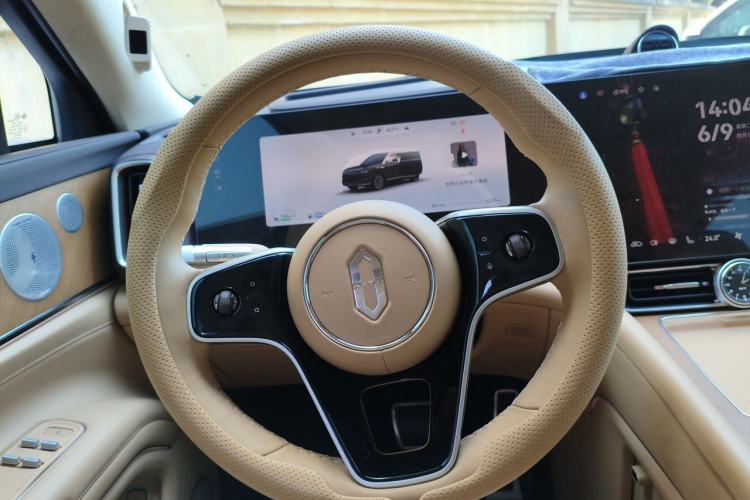 Used Hima AITO M9 2025 Extended-Range Max Version 52 kWh 6-Seater Edition Steering Wheel