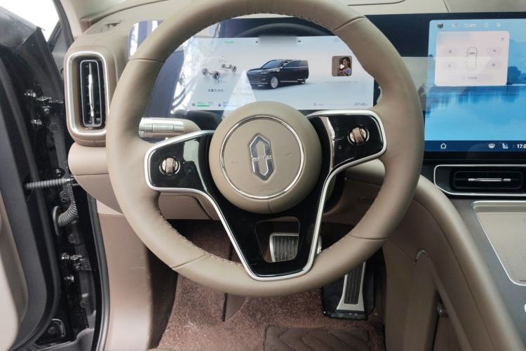 Used Hima AITO M9 2025 Extended-Range Ultra Version 52 kWh 6-Seater Steering Wheel