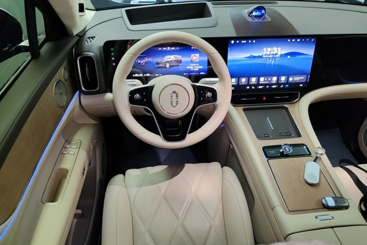 Used Hima AITO M9 2025 Extended-Range Ultra Version 52 kWh 6-Seater Steering Wheel
