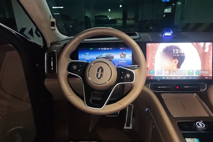 Used Hima AITO M9 2025 Extended-Range Max Version 52 kWh 6-Seater Edition Steering Wheel