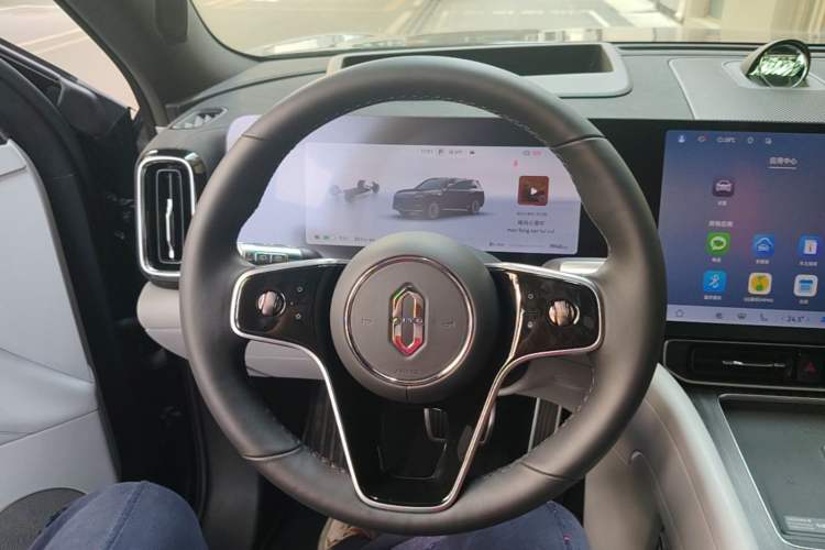 Used Hima AITO M9 2025 Pure Electric Ultra Version 100 kWh 6-Seater Model Steering Wheel