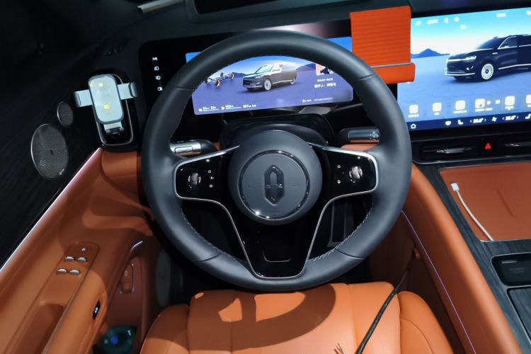 Used Hima AITO M9 2025 Extended-Range Max Version 52 kWh 5-Seater Edition Steering Wheel