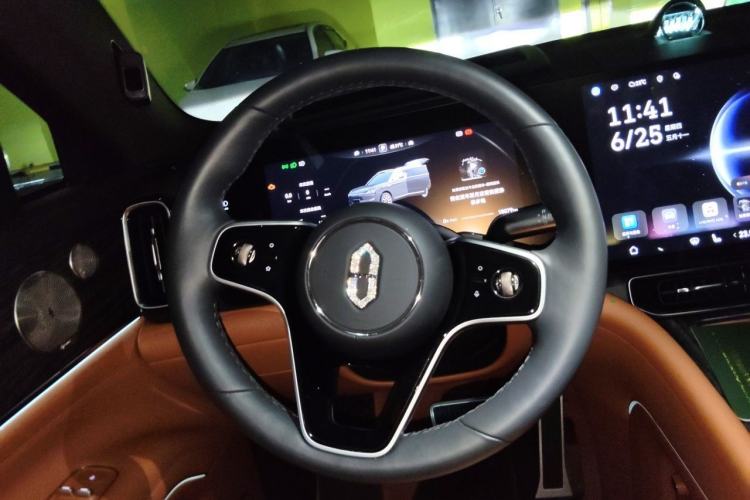 Used Hima AITO M9 2025 Extended-Range Ultra Version 52 kWh 6-Seater Steering Wheel