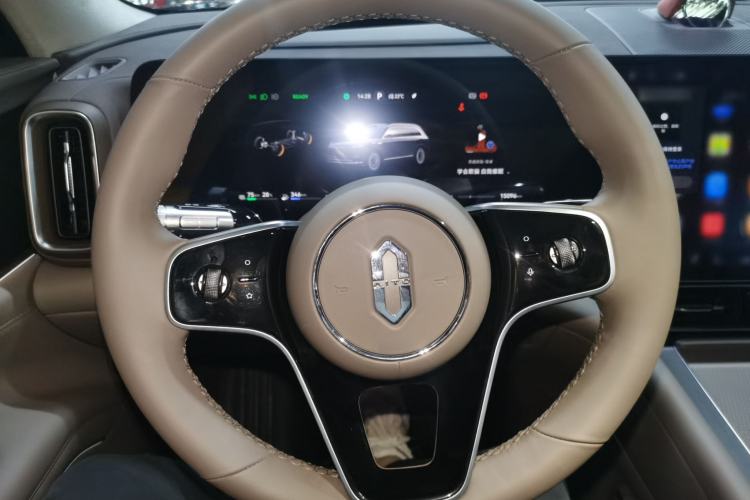Used Hima AITO M9 2025 Extended-Range Ultra Version 52 kWh 5-Seater Edition Steering Wheel