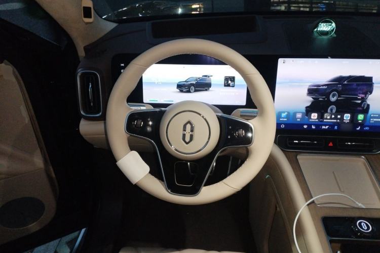 Used Hima AITO M9 2025 Extended-Range Ultra Version 52 kWh 6-Seater Steering Wheel