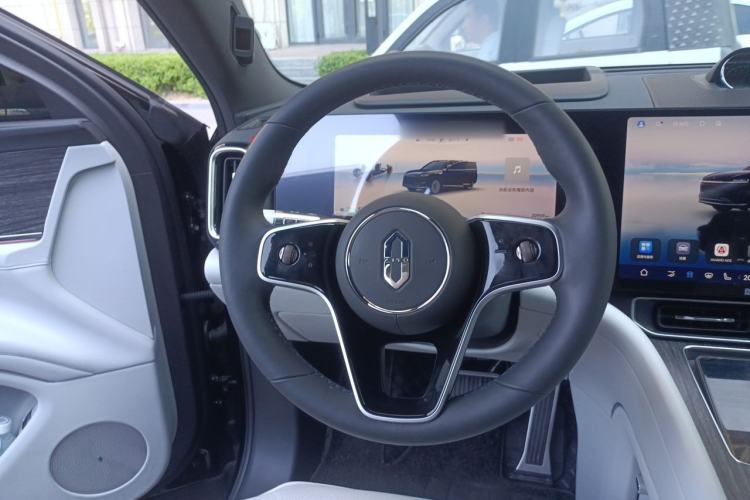 Used Hima AITO M9 2025 Extended-Range Ultra Version 52 kWh 6-Seater Steering Wheel