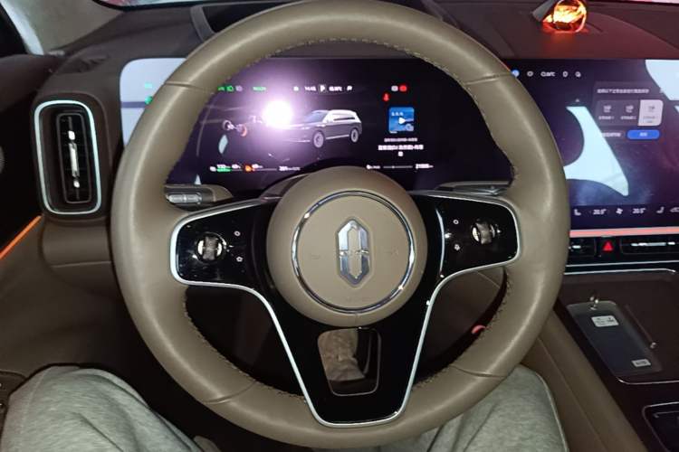 Used Hima AITO M9 2025 Extended-Range Ultra Version 52 kWh 6-Seater Steering Wheel