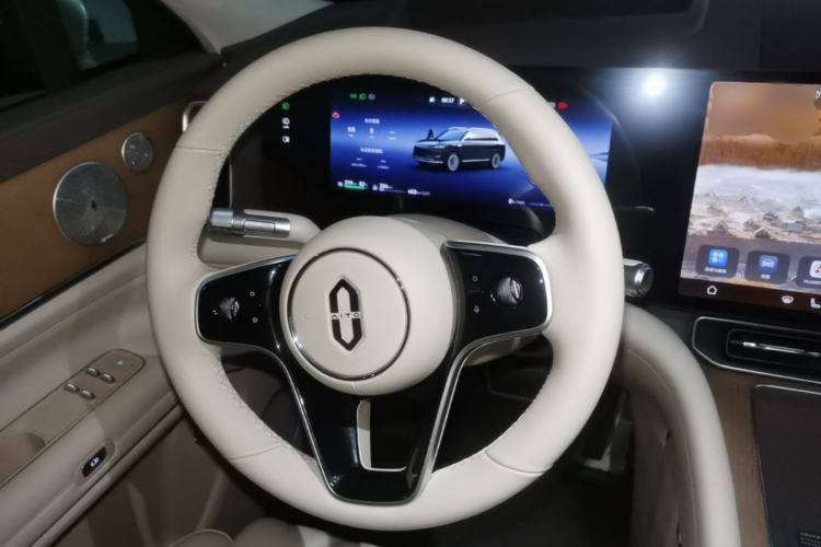 Used Hima AITO M9 2025 Extended-Range Ultra Version 52 kWh 6-Seater Steering Wheel
