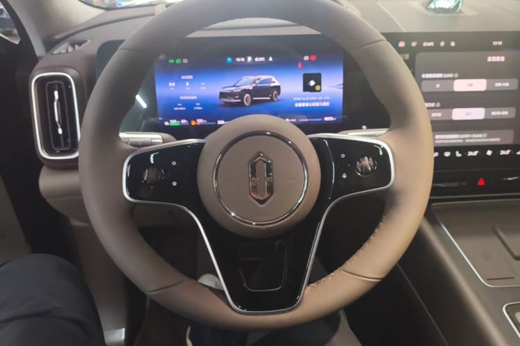 Used Hima AITO M9 2025 Extended-Range Max Version 52 kWh 5-Seater Edition Steering Wheel