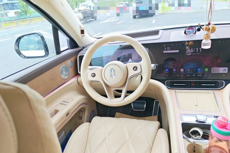 Used Hima AITO M9 2025 Extended-Range Max Version 52 kWh 6-Seater Edition Steering Wheel