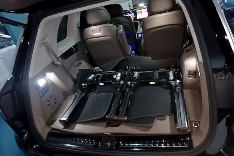 Used Hima AITO M9 2025 Extended-Range Ultra Version 52 kWh 6-Seater Trunk