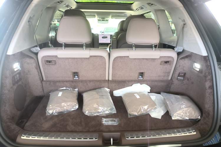 Used Hima AITO M9 2025 Model Range-Extended Max Edition 52kWh 6-seater (896-line LiDAR) Trunk