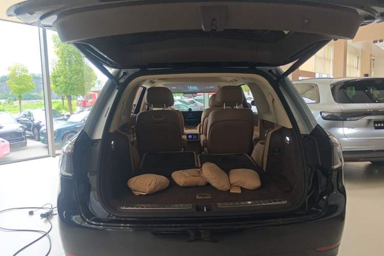 Used Hima AITO M9 2025 Extended-Range Ultra Version 52 kWh 6-Seater Trunk
