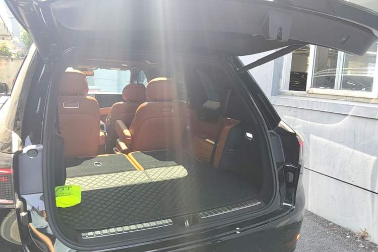 Used Hima AITO M9 2025 Extended-Range Max Version 52 kWh 6-Seater Edition Trunk