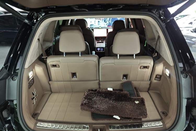 Used Hima AITO M9 2025 Extended-Range Max Version 52 kWh 6-Seater Edition Trunk