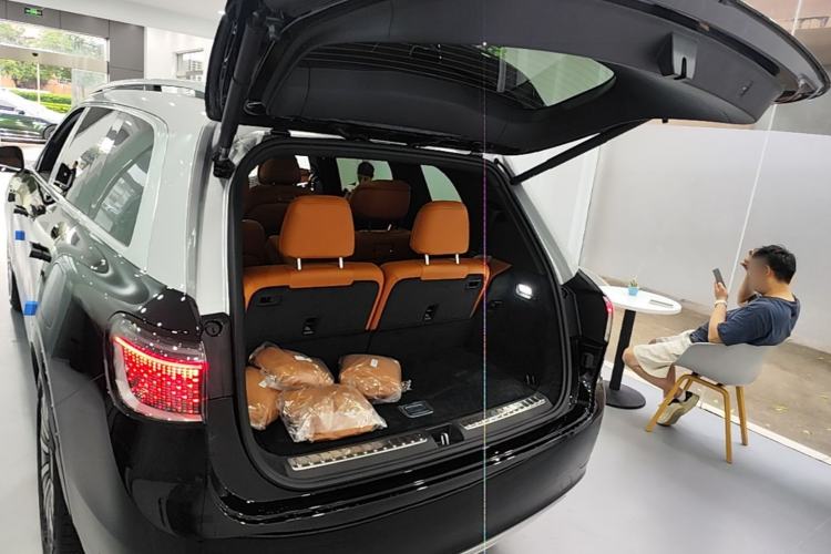 Used Hima AITO M9 2025 Extended-Range Max Version 52 kWh 6-Seater Edition Trunk