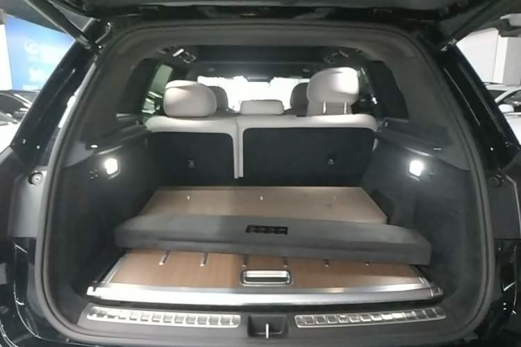 Used Hima AITO M9 2025 Extended-Range Max Version 52 kWh 5-Seater Edition Trunk
