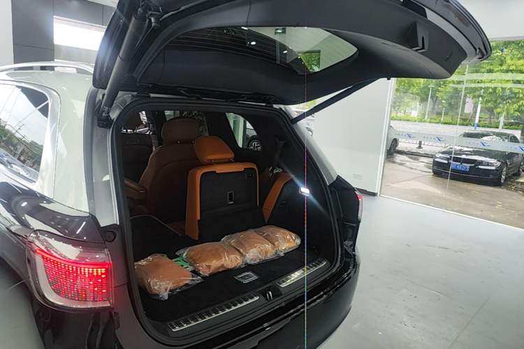 Used Hima AITO M9 2025 Extended-Range Max Version 52 kWh 6-Seater Edition Trunk