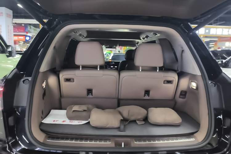 Used Hima AITO M9 2025 Extended-Range Ultra Version 52 kWh 6-Seater Trunk