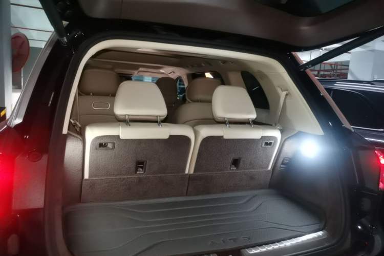 Used Hima AITO M9 2025 Extended-Range Ultra Version 52 kWh 6-Seater Trunk