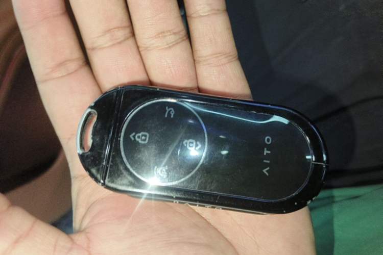 Used Hima AITO M9 2025 Extended-Range Ultra Version 52 kWh 6-Seater Vehicle Key