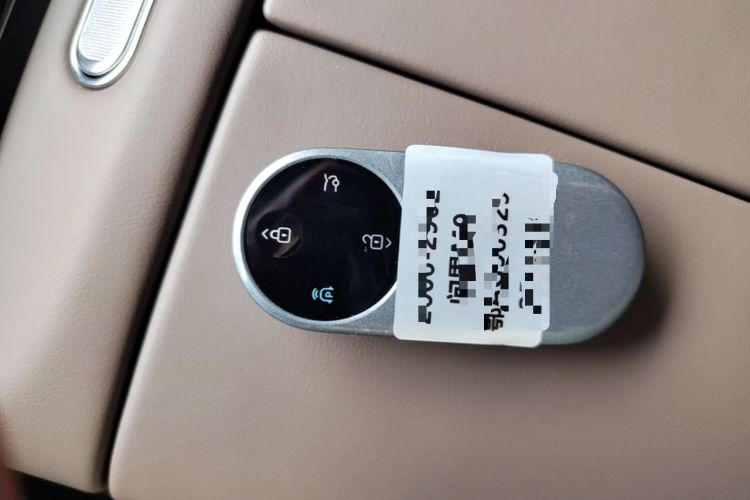Used Hima AITO M9 2025 Extended-Range Ultra Version 52 kWh 5-Seater Edition Vehicle Key