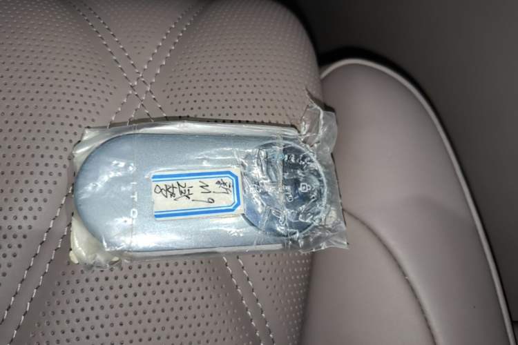 Used Hima AITO M9 2025 Extended-Range Ultra Version 52 kWh 6-Seater Vehicle Key