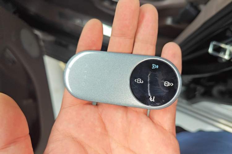 Used Hima AITO M9 2025 Extended-Range Ultra Version 52 kWh 6-Seater Vehicle Key