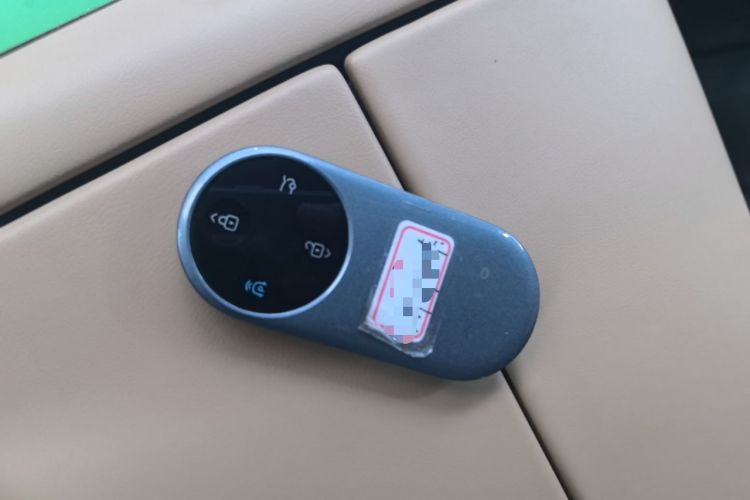 Used Hima AITO M9 2025 Extended-Range Ultra Version 52 kWh 6-Seater Vehicle Key
