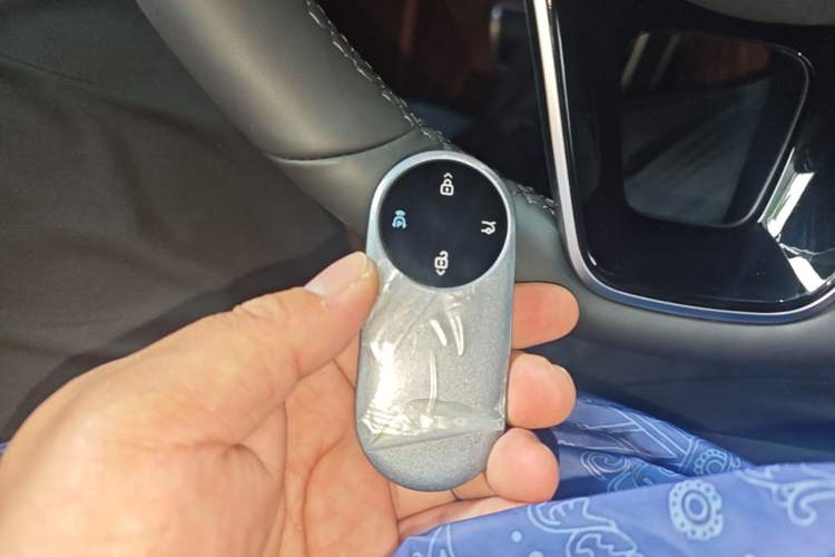 Used Hima AITO M9 2025 Extended-Range Ultra Version 52 kWh 6-Seater Vehicle Key