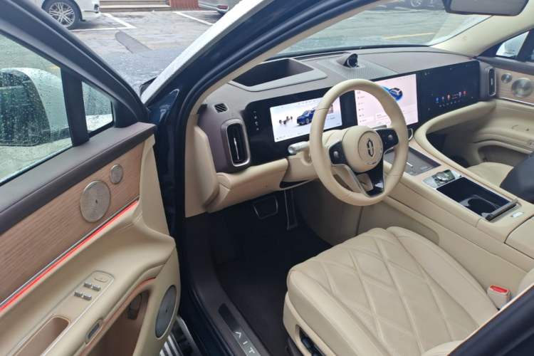 Used Hima AITO M9 2025 Extended-Range Ultra Version 52 kWh 6-Seater Driver Seat