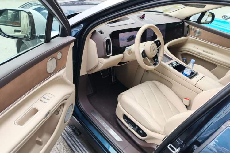 Used Hima AITO M9 2025 Extended-Range Ultra Version 52 kWh 6-Seater Driver Seat