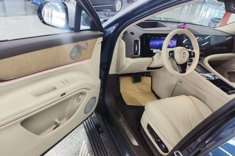 Used Hima AITO M9 2025 Extended-Range Ultra Version 52 kWh 6-Seater Driver Seat